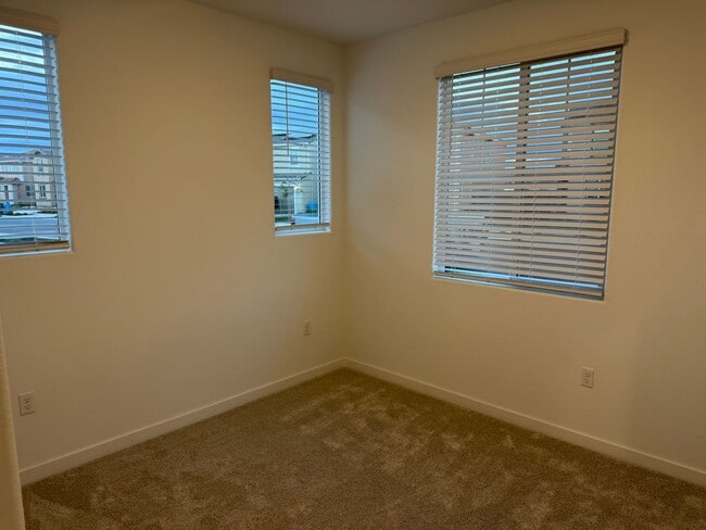 Building Photo - 4 BD 3 BATH HOME BRAND NEW IN PLUMAS LAKE