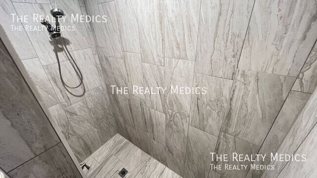 Building Photo - 1247 San Matio St