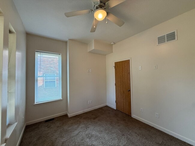 Building Photo - 211 E Lane Ave