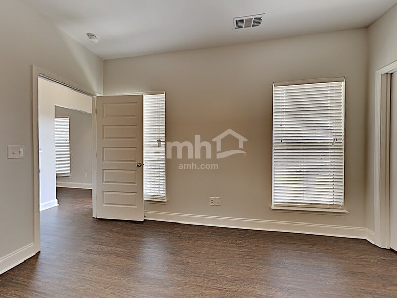 Building Photo - 5512 Central Grove Sq