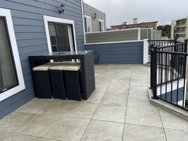 Building Photo - 1334 Anza St