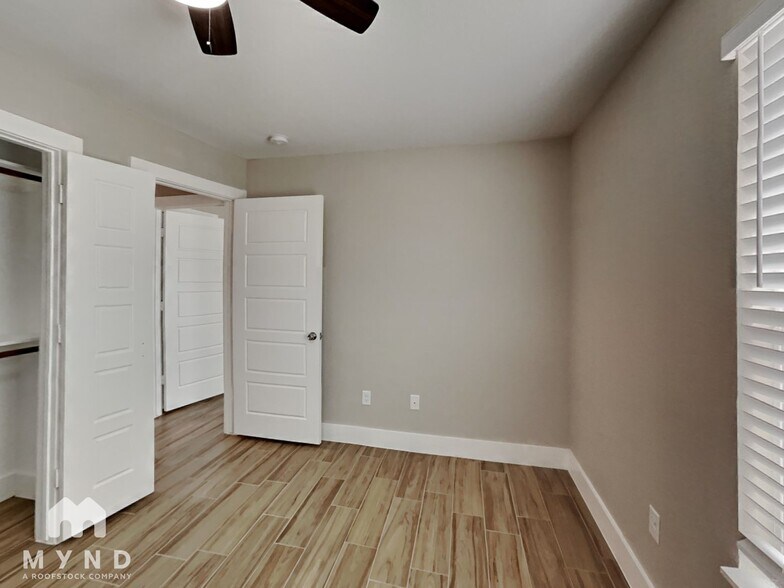 Building Photo - 5736 Lone Star Cir