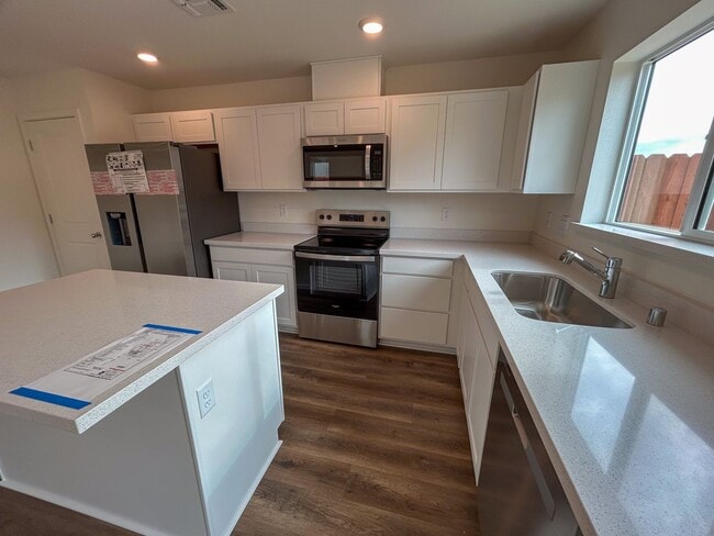 Building Photo - Welcome to this beautiful 4 Bedroom house you can call home!