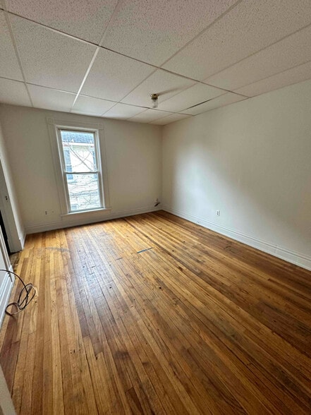 Building Photo - 311 N Van Buren St