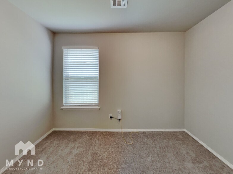 Building Photo - 6615 S 18th Pl