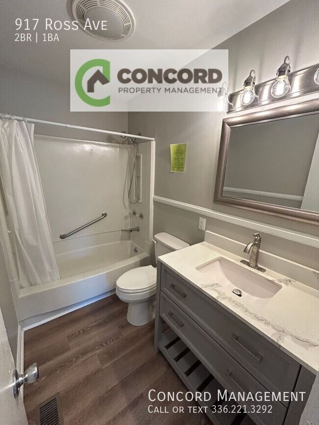 Building Photo - 917 Ross Ave