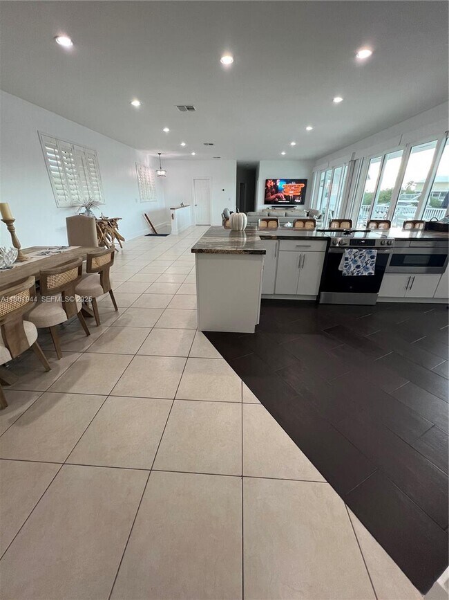 Building Photo - 7760 Aviation Blvd