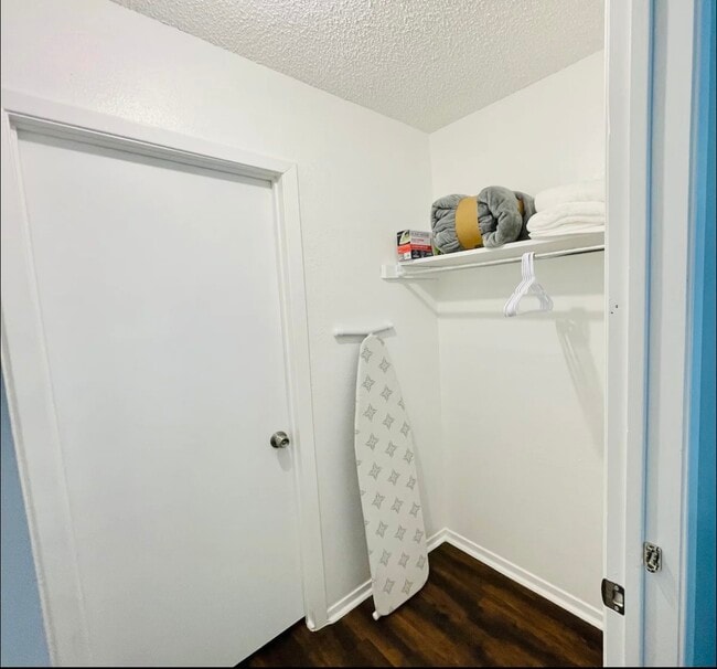 Building Photo - 336 Victor St