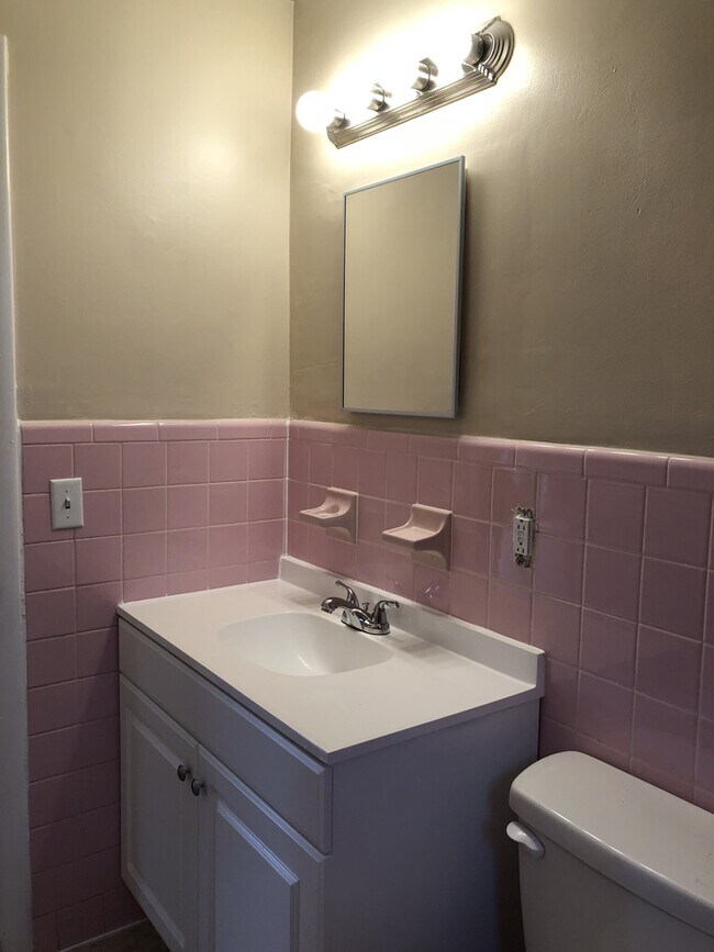 Building Photo - 815 Radcliff St