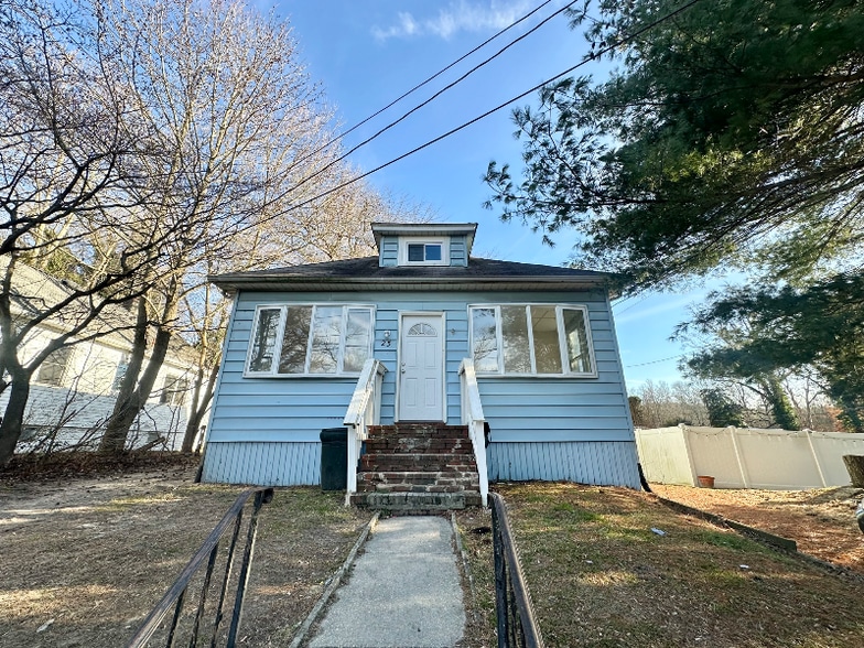 Building Photo - 25 Indian Spring Rd