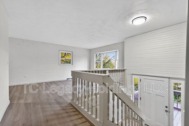 Building Photo - 320 Diamond Ave