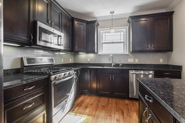 Building Photo - 2561 Lantana Ln