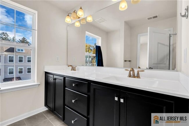 Building Photo - 504 E International Rd