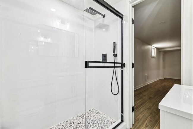 Building Photo - 674 Brandywine St SE