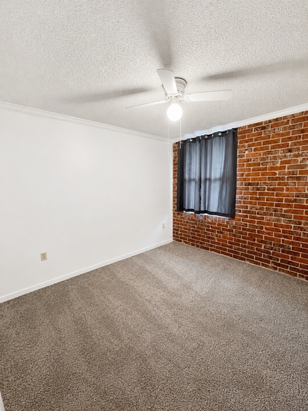 Building Photo - 3101 Highland Rd