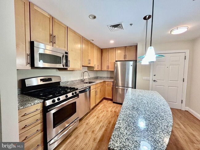 Building Photo - 525 N Fayette St