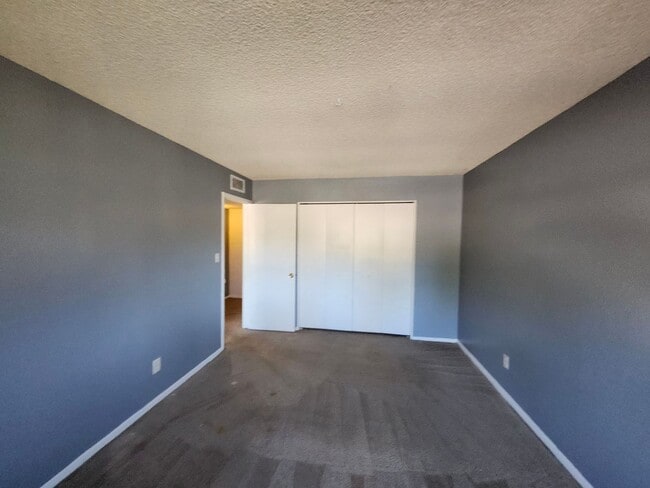 Building Photo - Charming 2-Bedroom Townhome