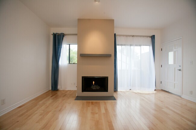 Living room Fireplace - 4106 McLaughlin Ave