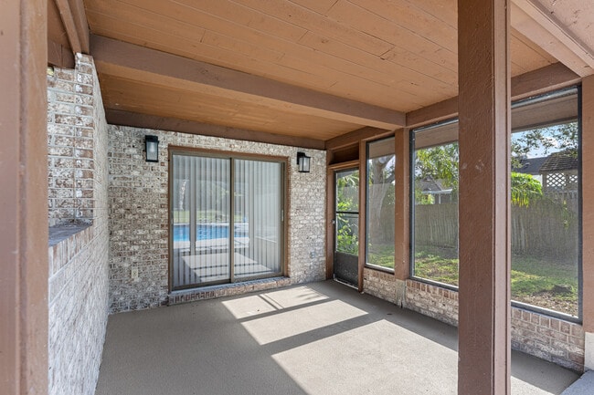 Building Photo - 886 Quail Run