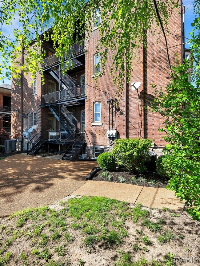 Building Photo - 3548 Victor St