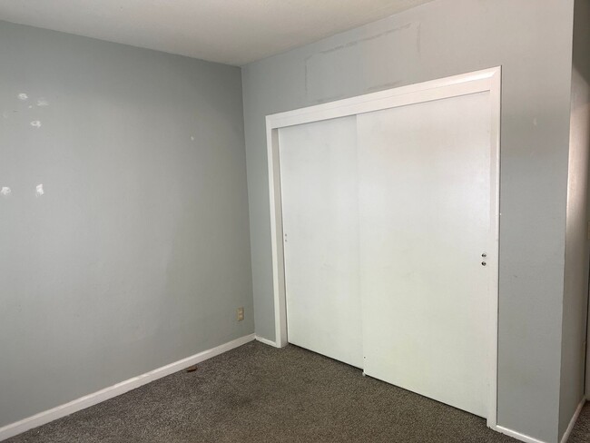 Building Photo - Two-Bedroom Duplex in North End