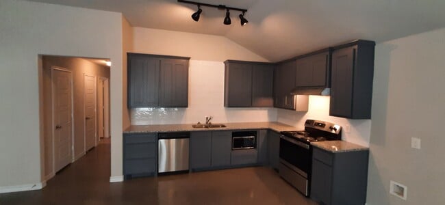 Building Photo - 110 Lollipop