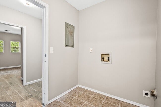 Building Photo - 5846 Bobbin Ln
