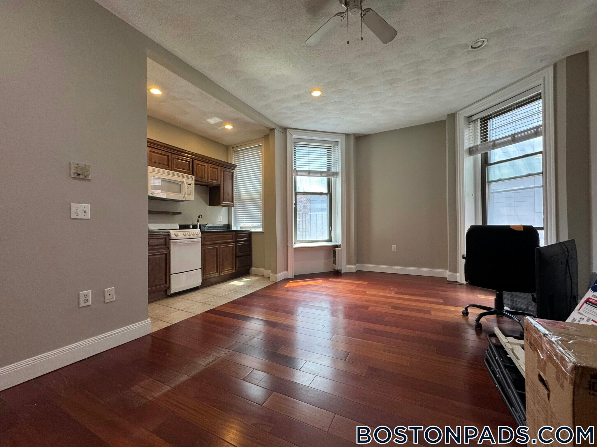 Building Photo - 250 Newbury St