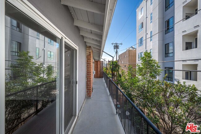 Building Photo - 1445 S Sherbourne Dr