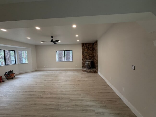 Building Photo - Completely Remodeled 3 Bedroom, 2.5 Bath Home in Meyers
