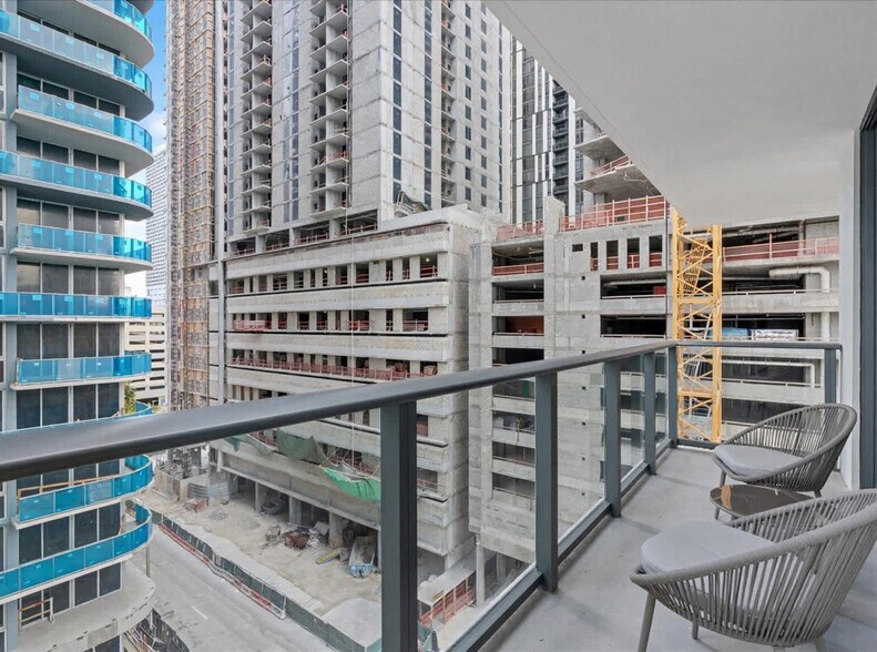 Building Photo - 11 NE 6th St