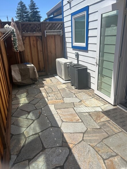 Building Photo - 222 Jackson St