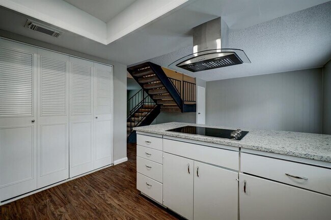 Building Photo - 10306 Hammerly Blvd