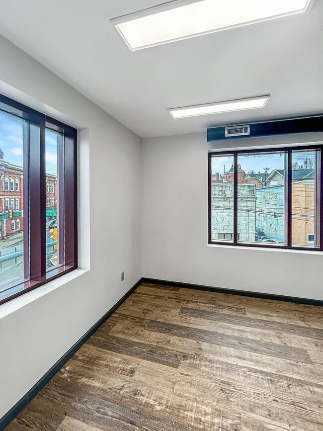 Building Photo - 101 E Lincoln Ave