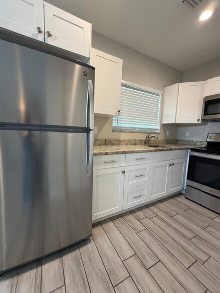 Building Photo - 1216 NW 6th Ct