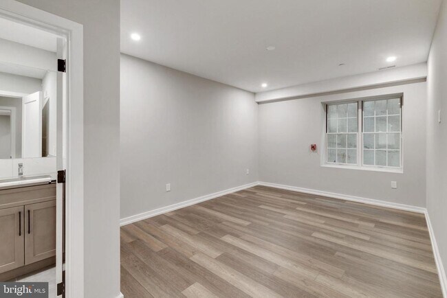 Building Photo - 752 S 16th St