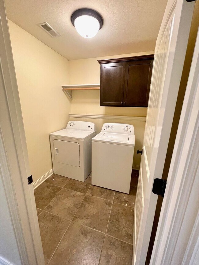 Building Photo - 3 Bedroom Ranch-Style Home in West Columbia