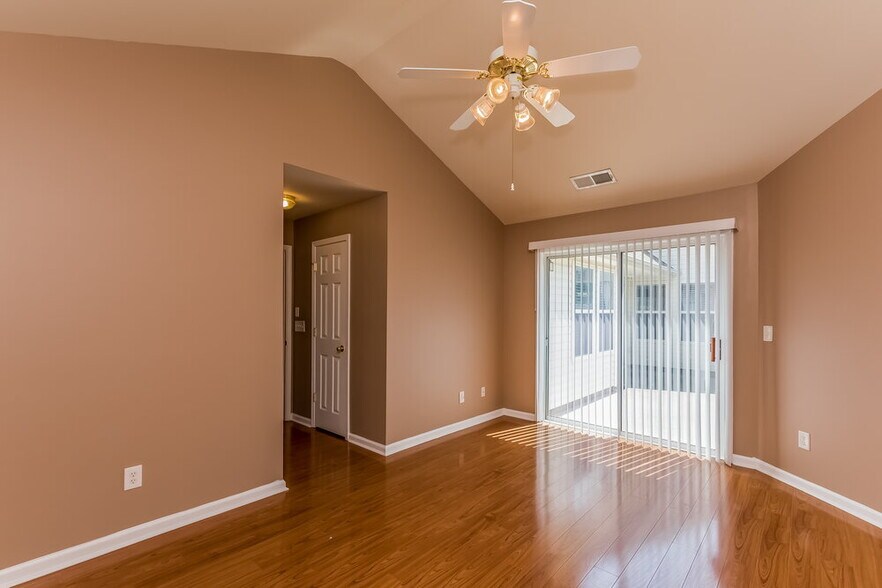 Building Photo - 164 Highland Falls Dr