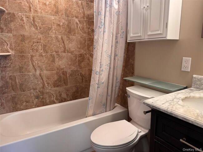 Building Photo - 4 Lexington Hills Rd