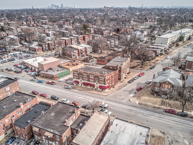 Building Photo - 4062 South Grand Boulevard - 2S