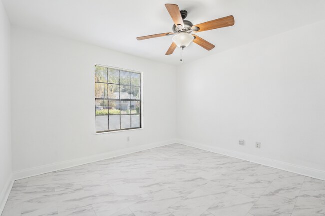 Building Photo - 4283 Brentwood Park Cir