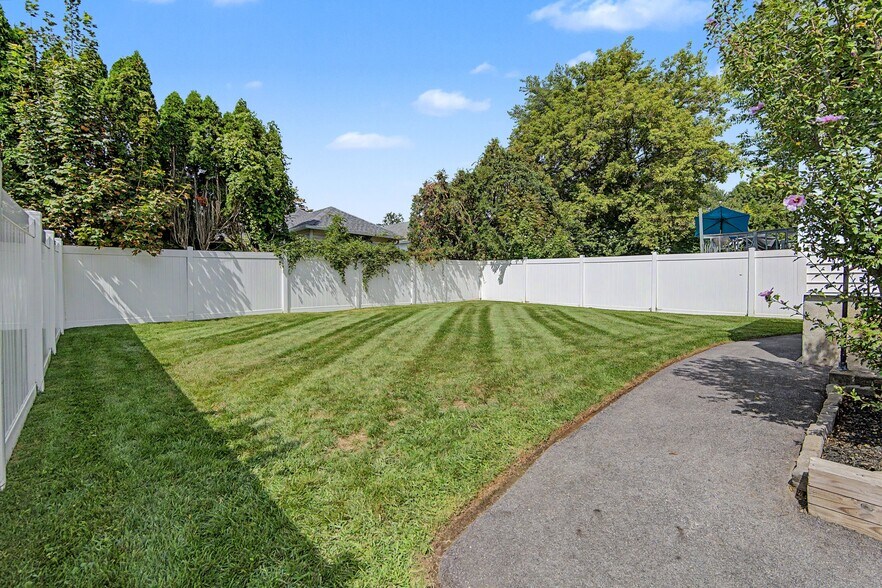 Building Photo - 48 Audubon Ave