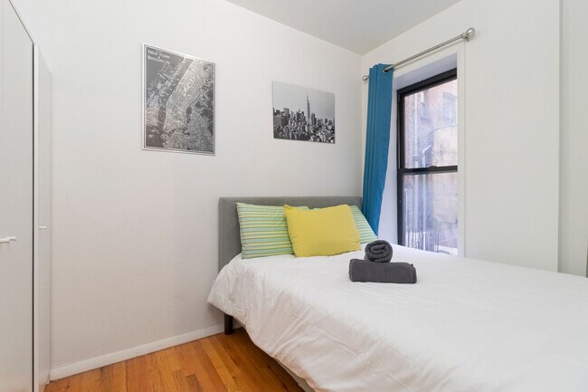 Building Photo - 215 B E 95th St