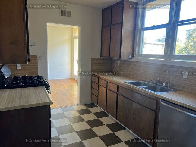 Building Photo - Large Historical Mare Island Duplex Unit