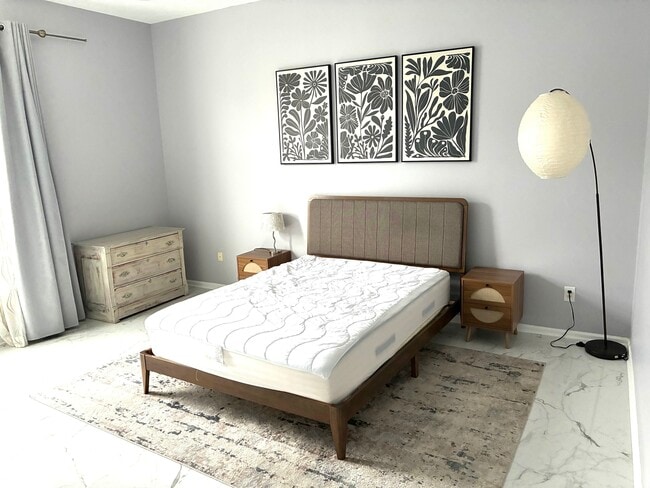 Building Photo - 328 W Main St