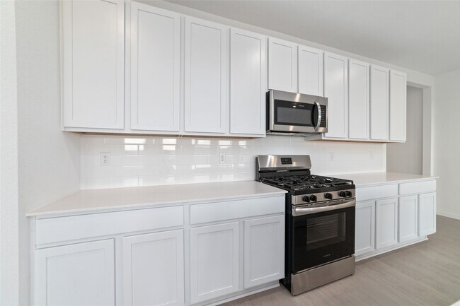 Building Photo - 830 Heaven Dr