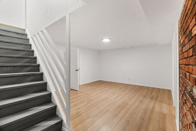 Building Photo - 5382 Kings Park Dr