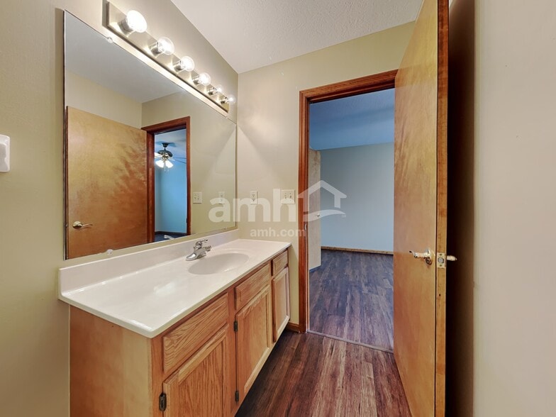 Building Photo - 333 Greenwood Ln