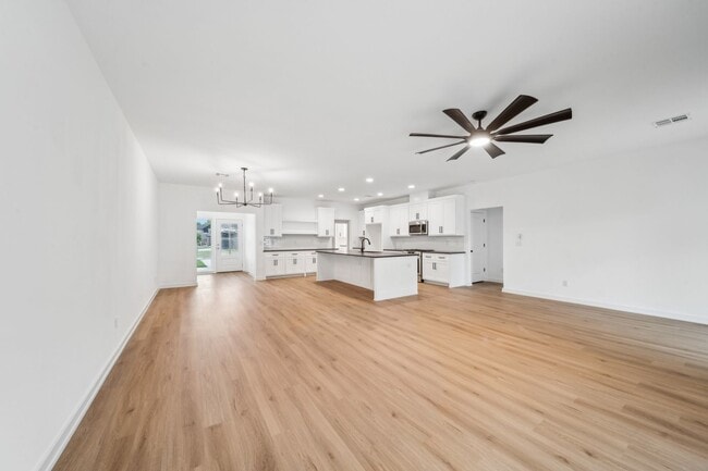 Building Photo - Spacious Home Minutes from Aspen Creek Elementary & Elam Park!