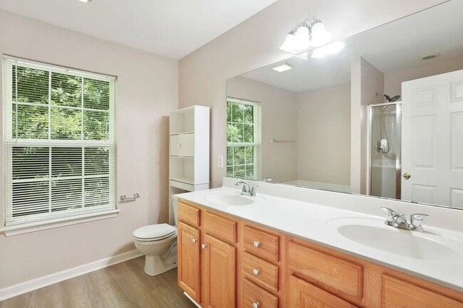 Building Photo - Well Appointed 4BR Home in Brentwood